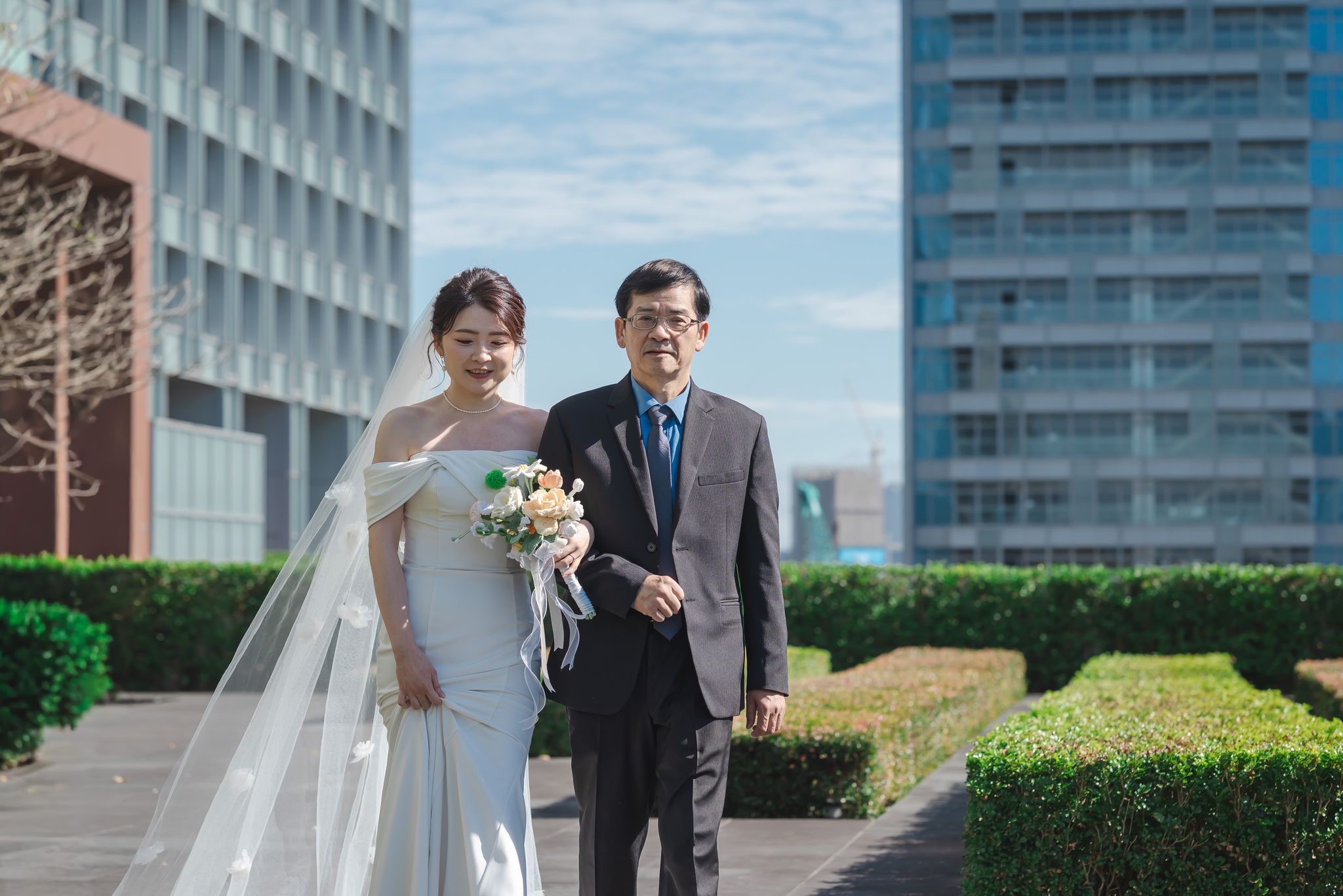 父親牽新娘進場